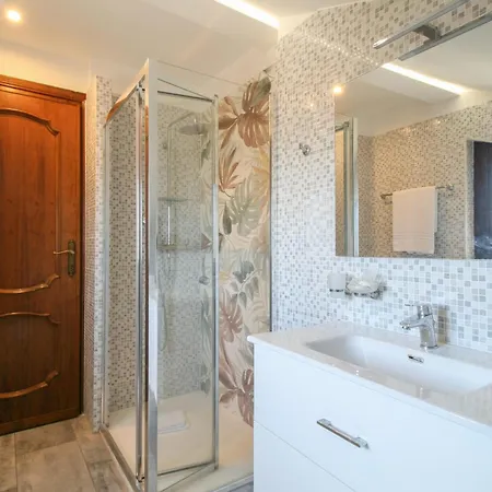 Royal Penthouse - Airport - Three-bedroom